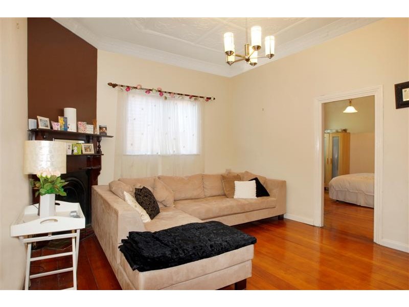 10 Hillcrest Street, Tempe NSW 2044