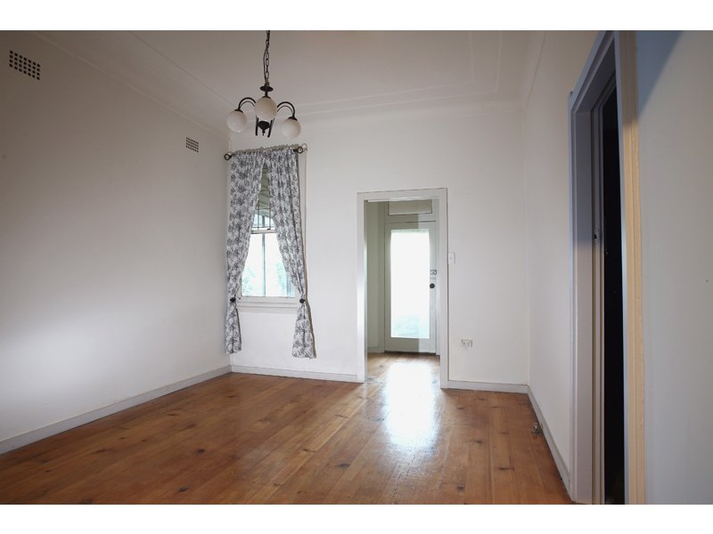 27 Riverside Cres, Marrickville NSW 2204