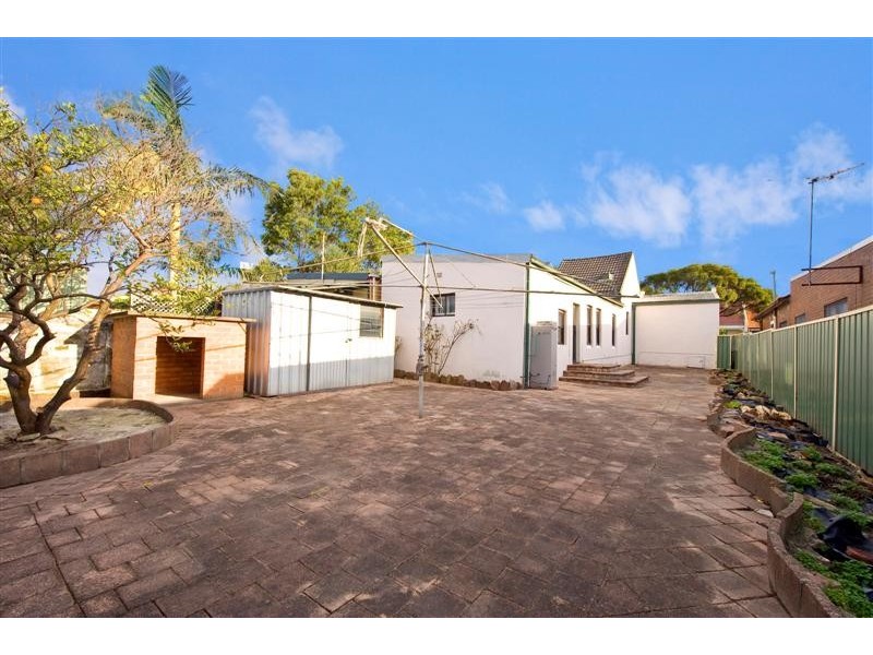 39 Yelverton St, St Peters NSW 2044