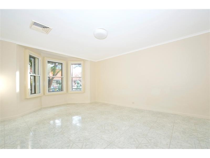 39 Yelverton St, St Peters NSW 2044