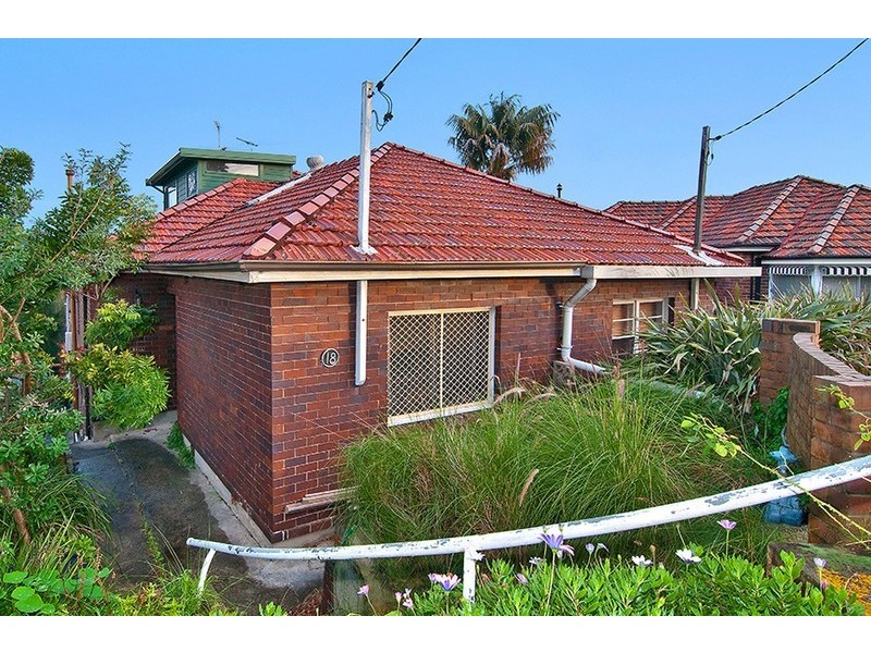 18 Hilltop Ave, Marrickville NSW 2204