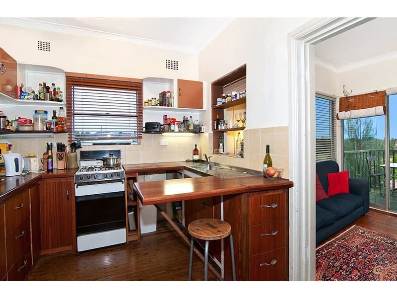 18 Hilltop Ave, Marrickville NSW 2204