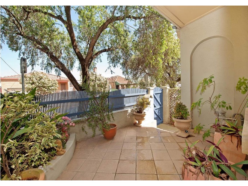 27 Sutherland Street, St Peters NSW 2044