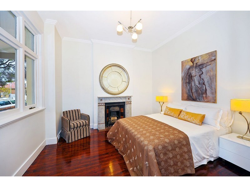 11 Lymerston Street, Tempe NSW 2044