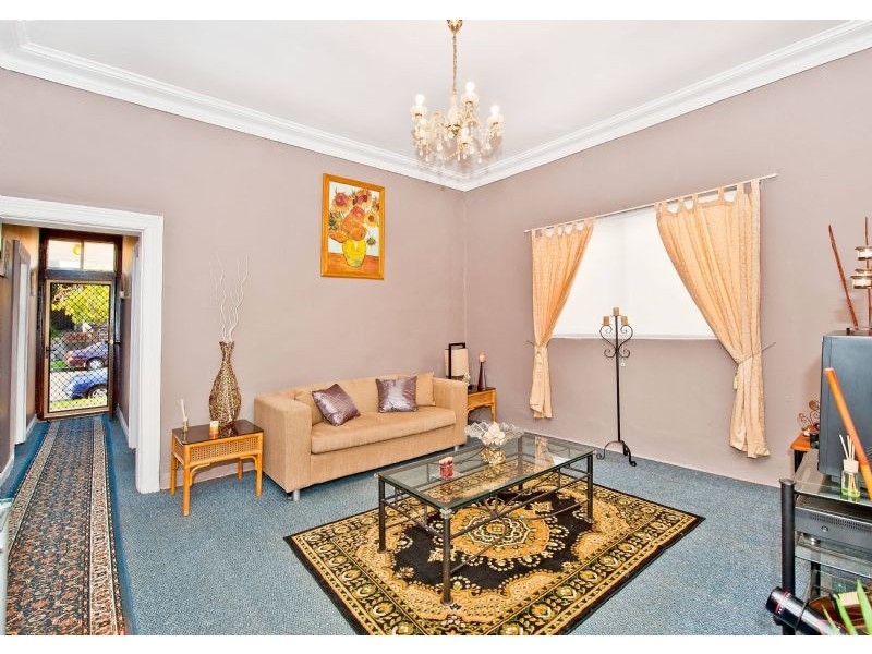 8 Edgar Street, Tempe NSW 2044