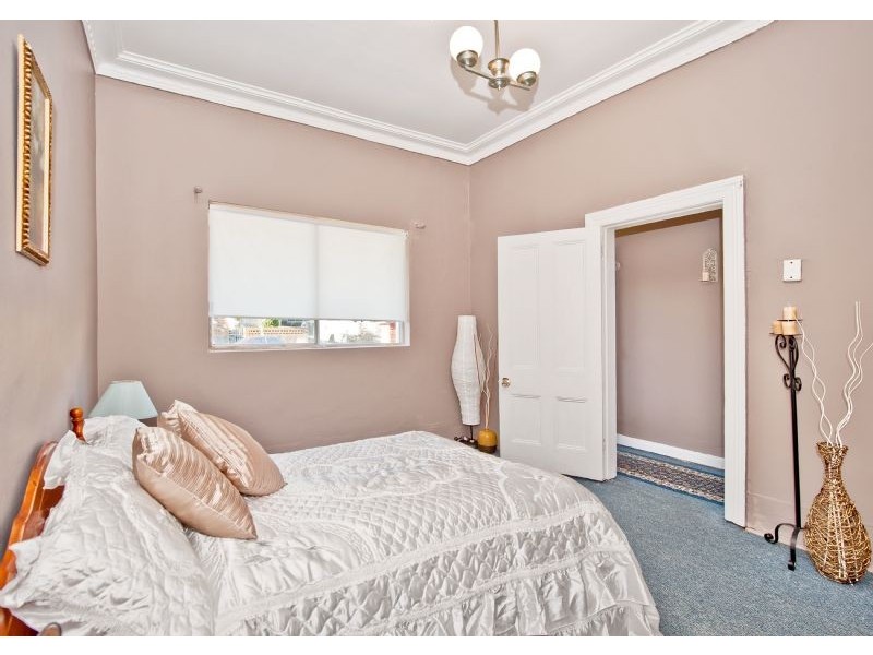 8 Edgar Street, Tempe NSW 2044