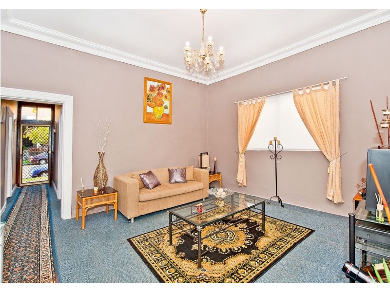 8 Edgar Street, Tempe NSW 2044