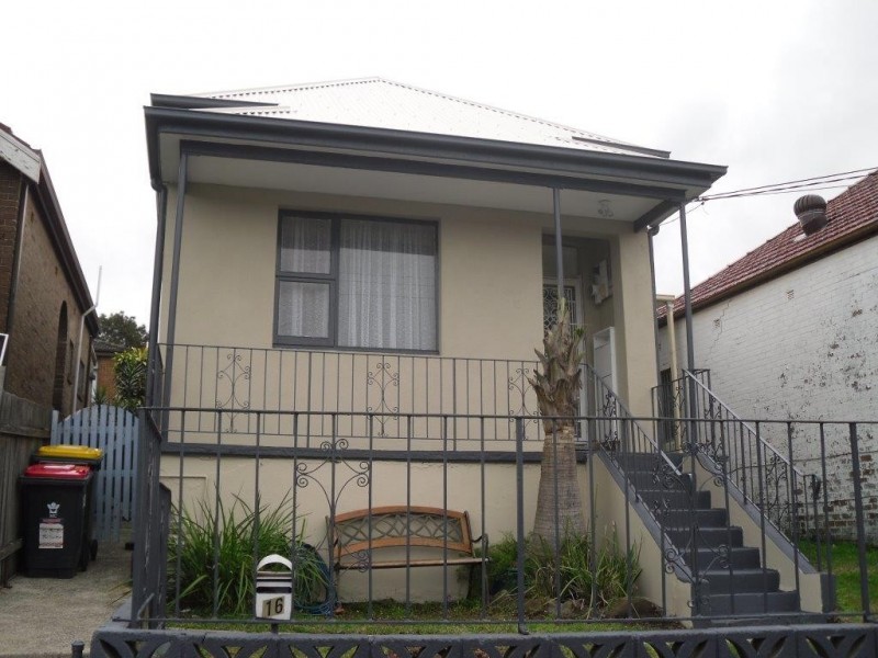 16 Hillcrest Street, Tempe NSW 2044