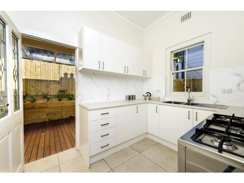 8 Hillcrest Street, Tempe NSW 2044