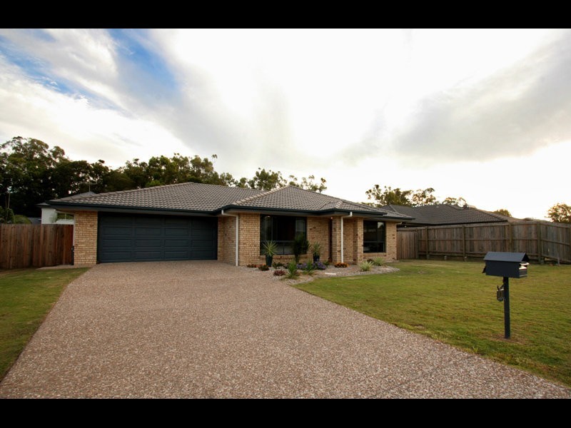 8 Turquoise Street, Redland Bay QLD 4165