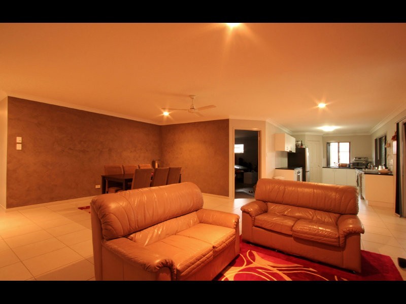 8 Turquoise Street, Redland Bay QLD 4165