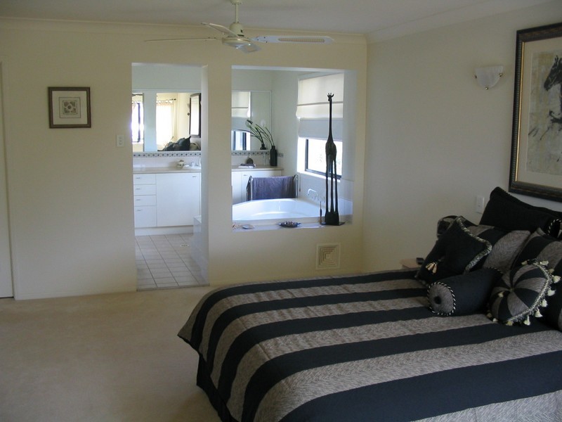 2 The Rampart, Redland Bay QLD 4165