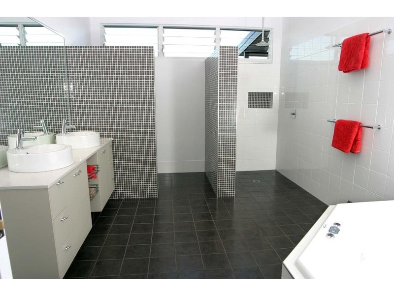 11 Saltwater Place, Redland Bay QLD 4165