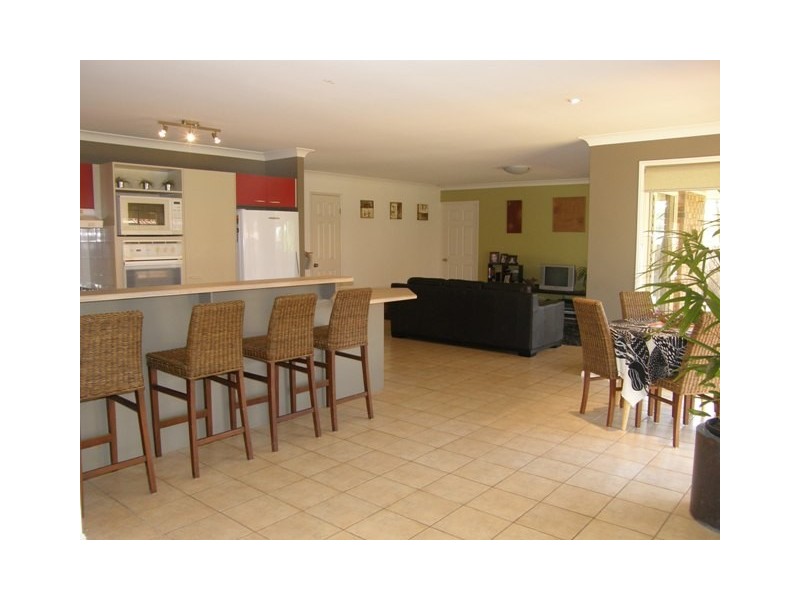 7 Gleneagles Court, Redland Bay QLD 4165