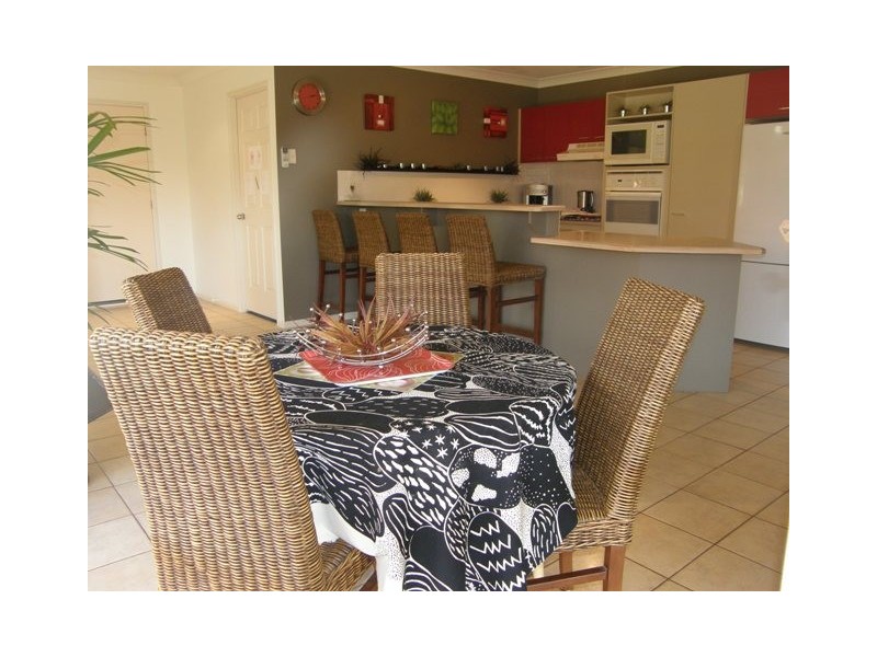 7 Gleneagles Court, Redland Bay QLD 4165