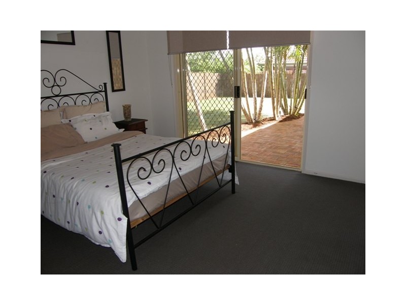 7 Gleneagles Court, Redland Bay QLD 4165
