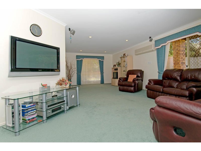 20 Cliftonville Place, Redland Bay QLD 4165