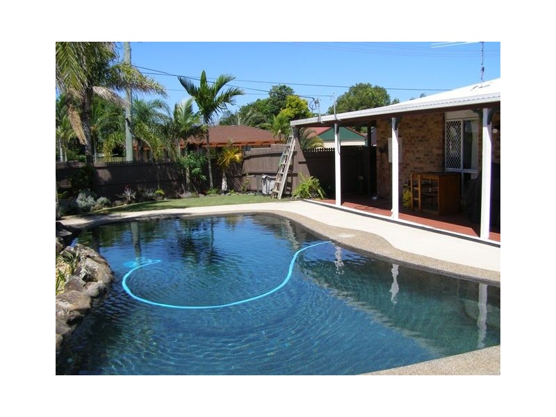 1 Wisteria Court, Victoria Point QLD 4165