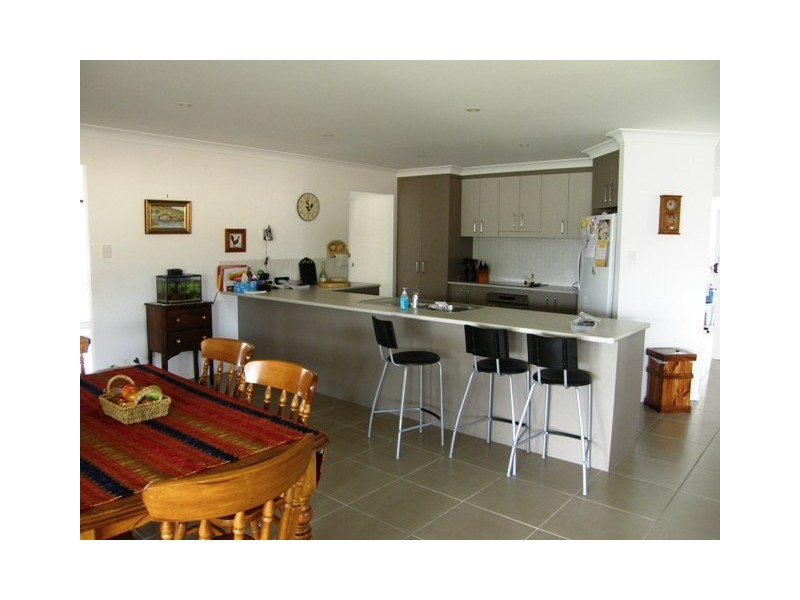 8 Anchor Place, Redland Bay QLD 4165