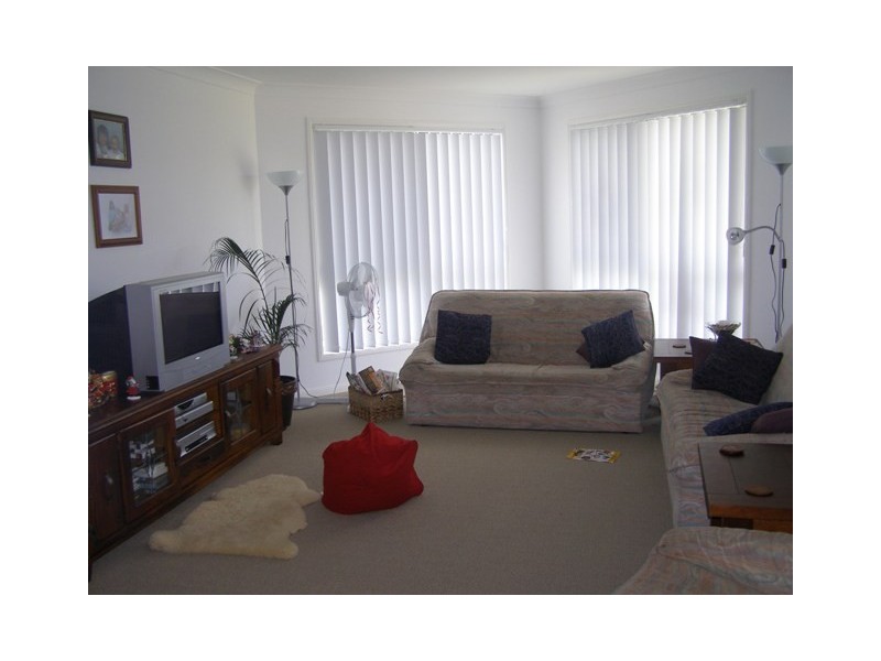 8 Anchor Place, Redland Bay QLD 4165