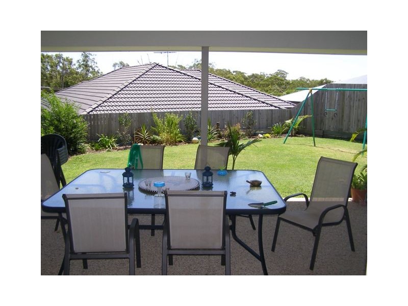 8 Anchor Place, Redland Bay QLD 4165