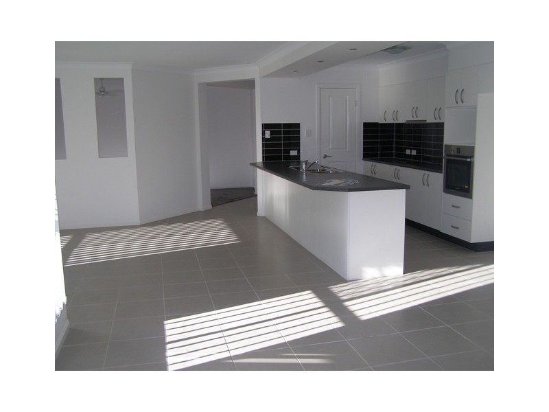 10 Mervyn Crescent, Redland Bay QLD 4165