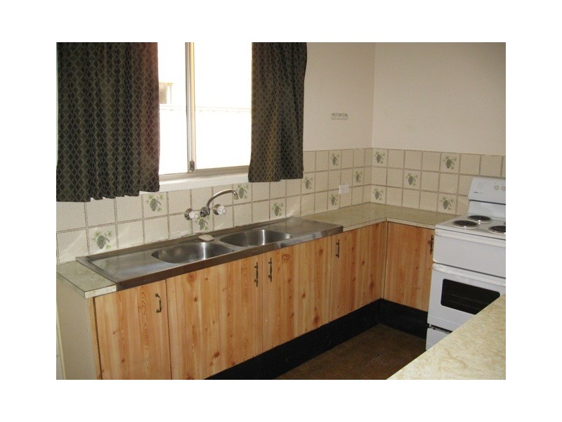 18 GLADSTONE STREET, Redland Bay QLD 4165