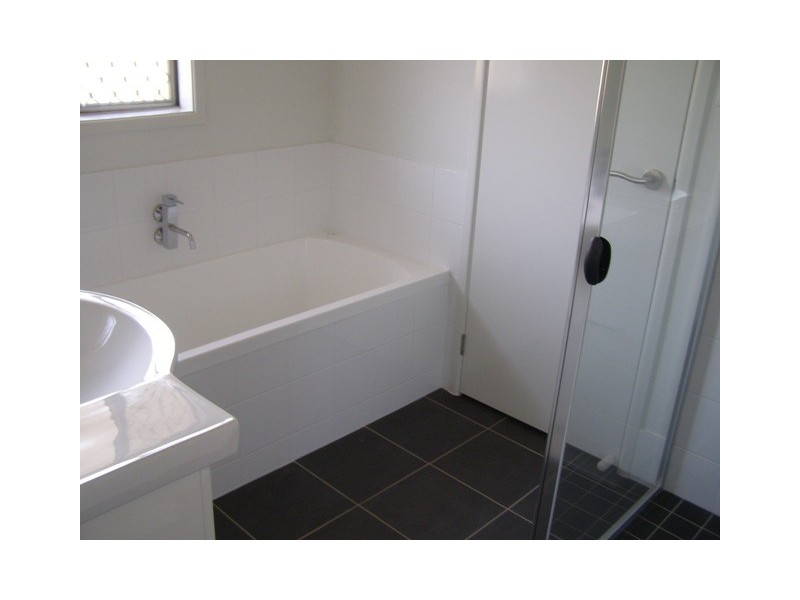 27 Rusbrook Street, Redland Bay QLD 4165