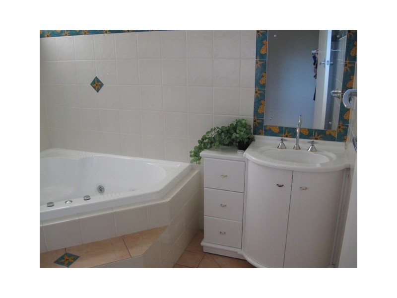 92 Broadwater Terrace, Redland Bay QLD 4165