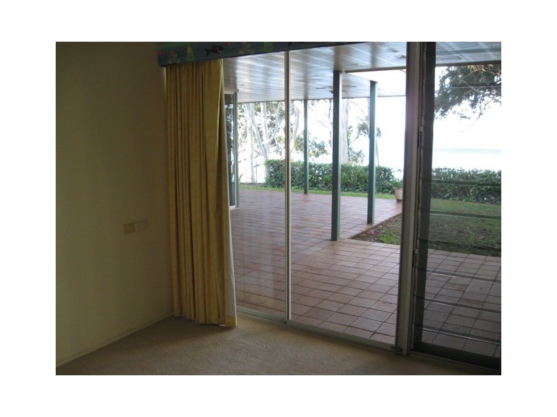 92 Broadwater Terrace, Redland Bay QLD 4165