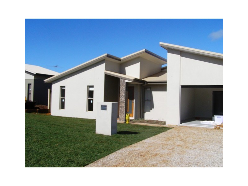 5 Daly Place, Redland Bay QLD 4165