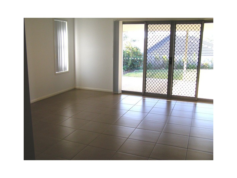 8 Anchor Place, Redland Bay QLD 4165