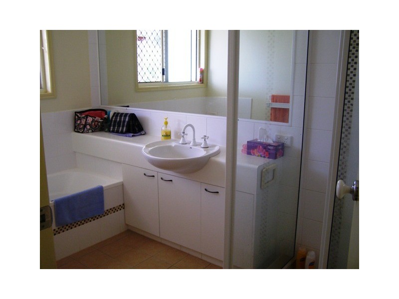 1 Salisbury Street, Redland Bay QLD 4165