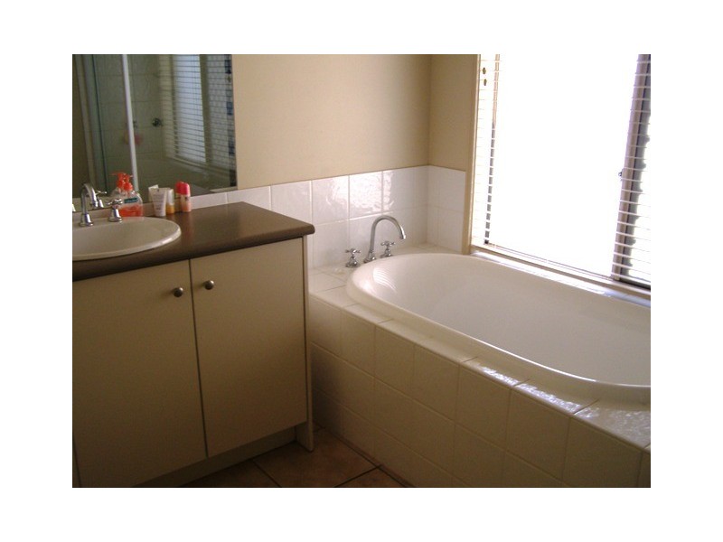 25 Kimbolton Drive, Redland Bay QLD 4165