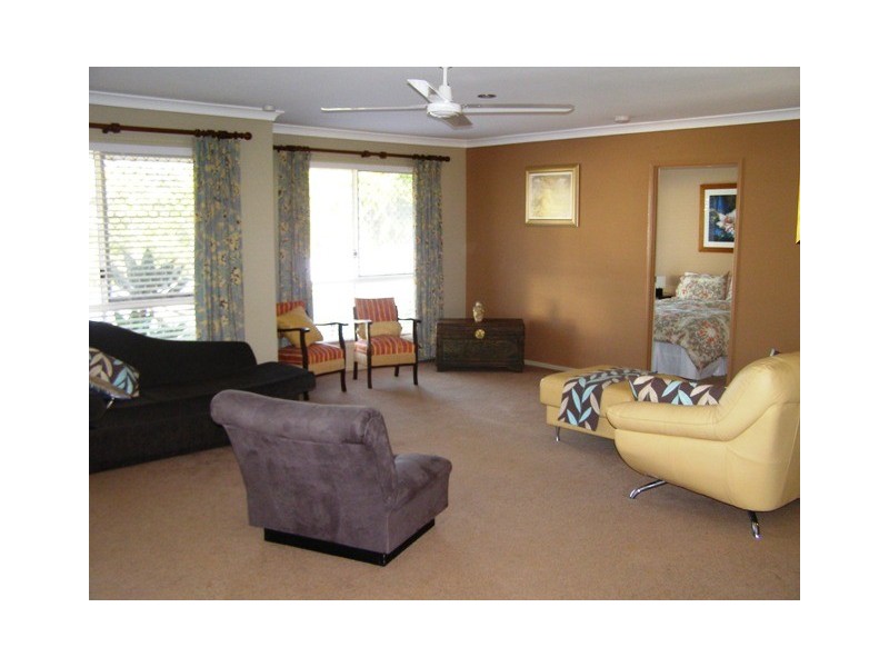 1 Gleneagles Ct, Redland Bay QLD 4165