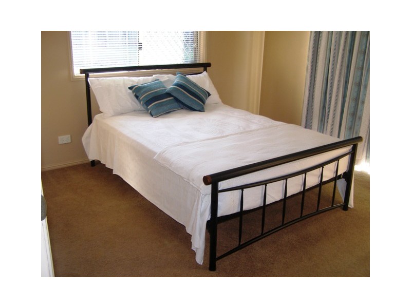 1 Gleneagles Ct, Redland Bay QLD 4165