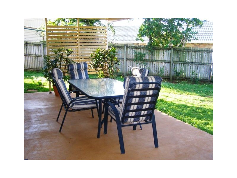 1 Gleneagles Ct, Redland Bay QLD 4165