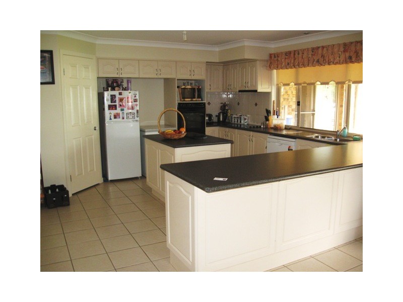 12 Larkspur St, Redland Bay QLD 4165