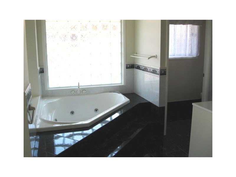 5 Norfolk Court, Victoria Point QLD 4165