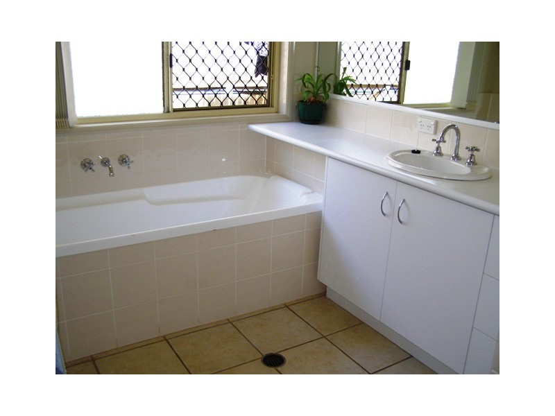 5 Garrett Place, Redland Bay QLD 4165