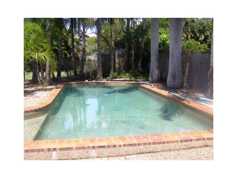 6 MEREDITH PLC, Redland Bay QLD 4165