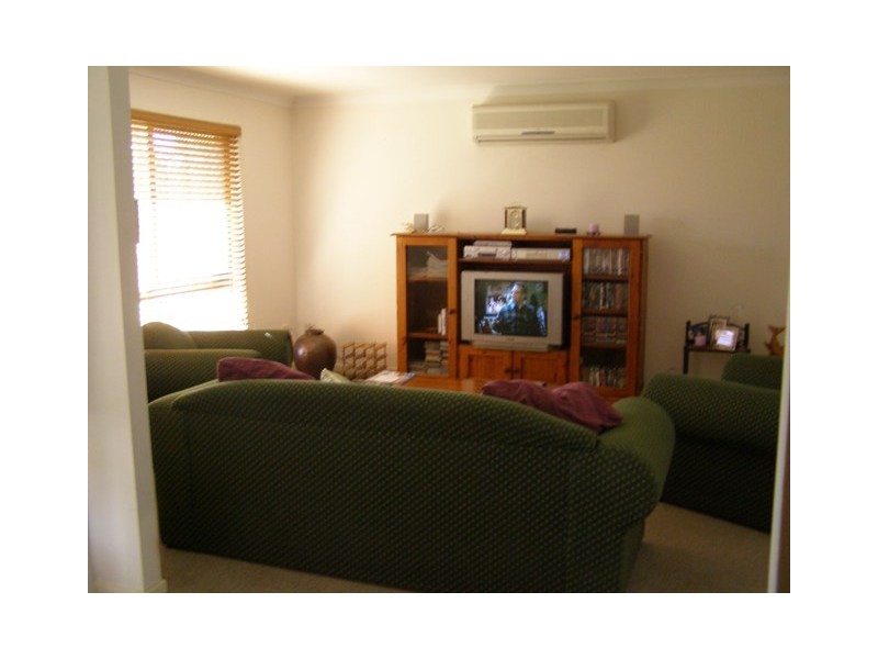6 MEREDITH PLC, Redland Bay QLD 4165