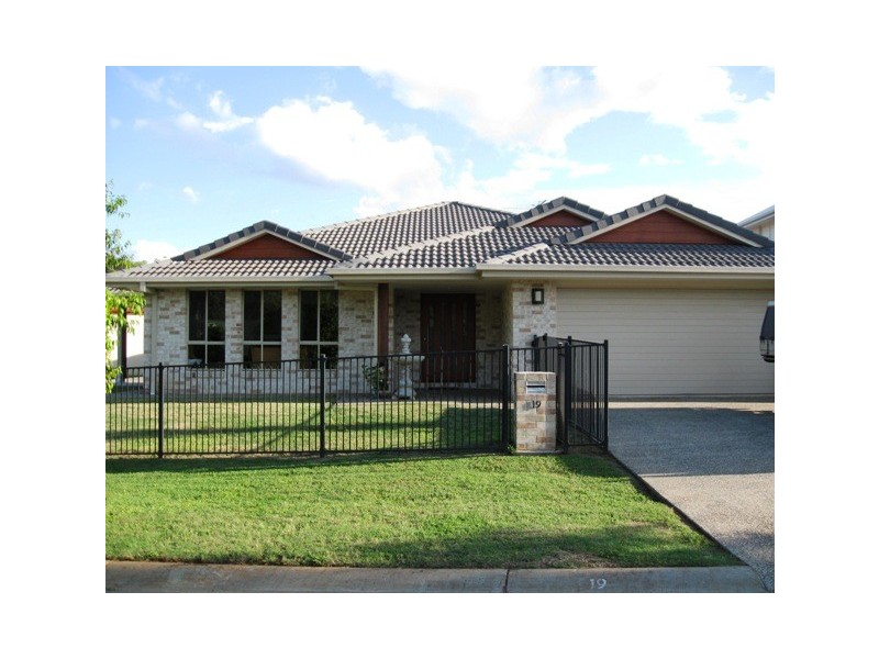 19 Syracuse St, Redland Bay QLD 4165