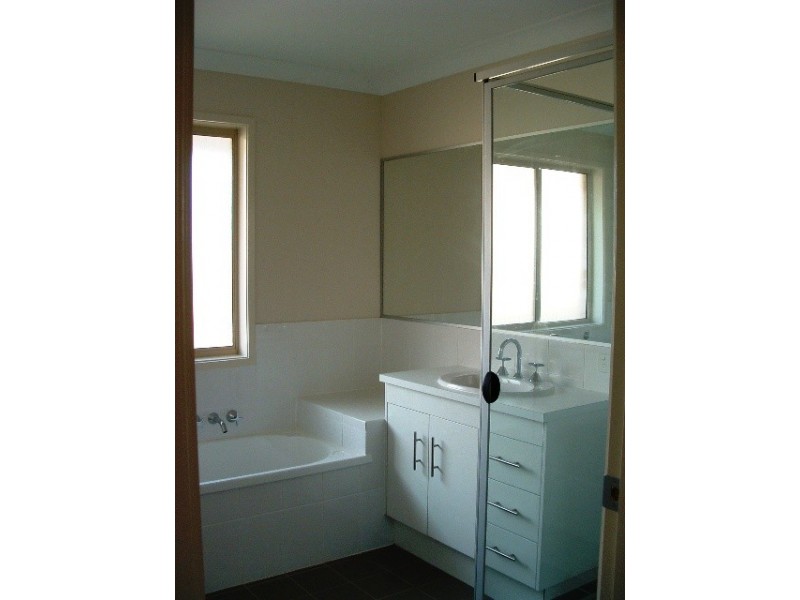 19 Syracuse St, Redland Bay QLD 4165