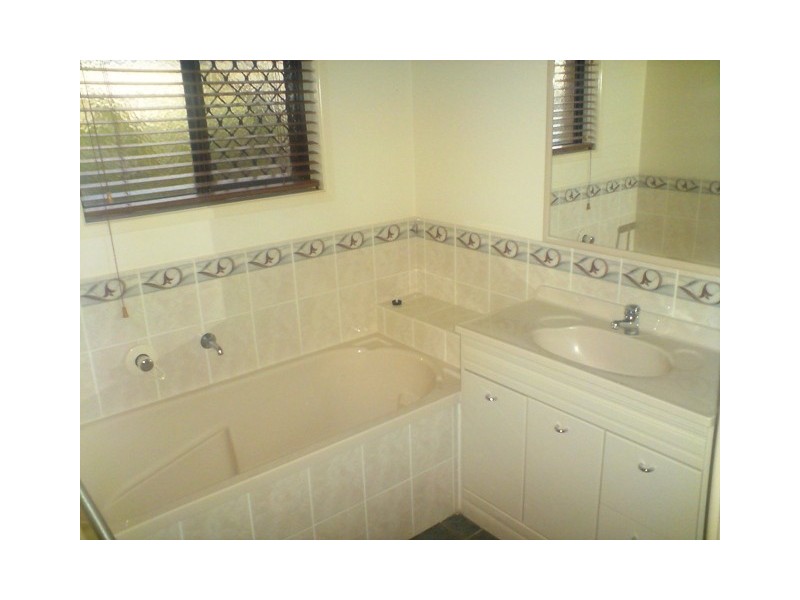 9 BRAMPTON CLOSE, Redland Bay QLD 4165