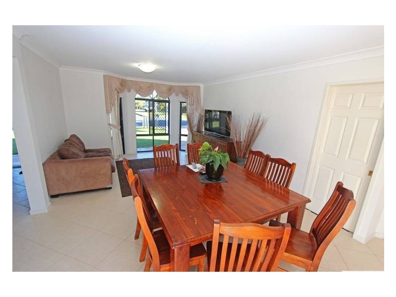 32 TORQUAY RD, Redland Bay QLD 4165