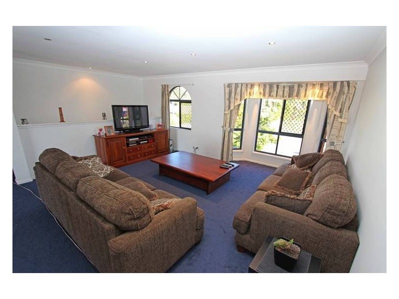 32 TORQUAY RD, Redland Bay QLD 4165