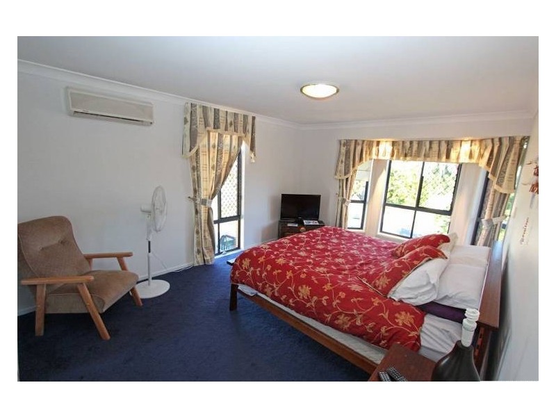 32 TORQUAY RD, Redland Bay QLD 4165