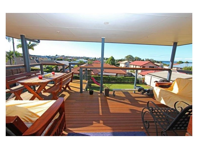 32 TORQUAY RD, Redland Bay QLD 4165