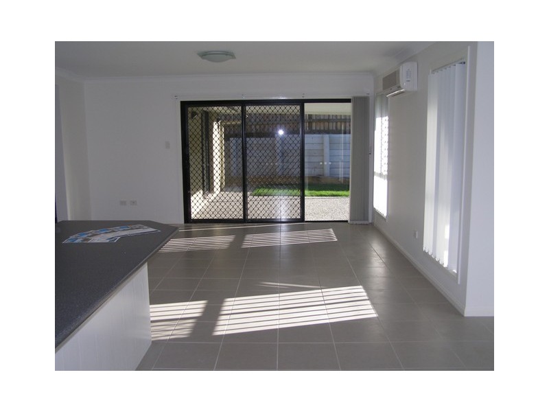 10 Mervyn Crescent, Redland Bay QLD 4165